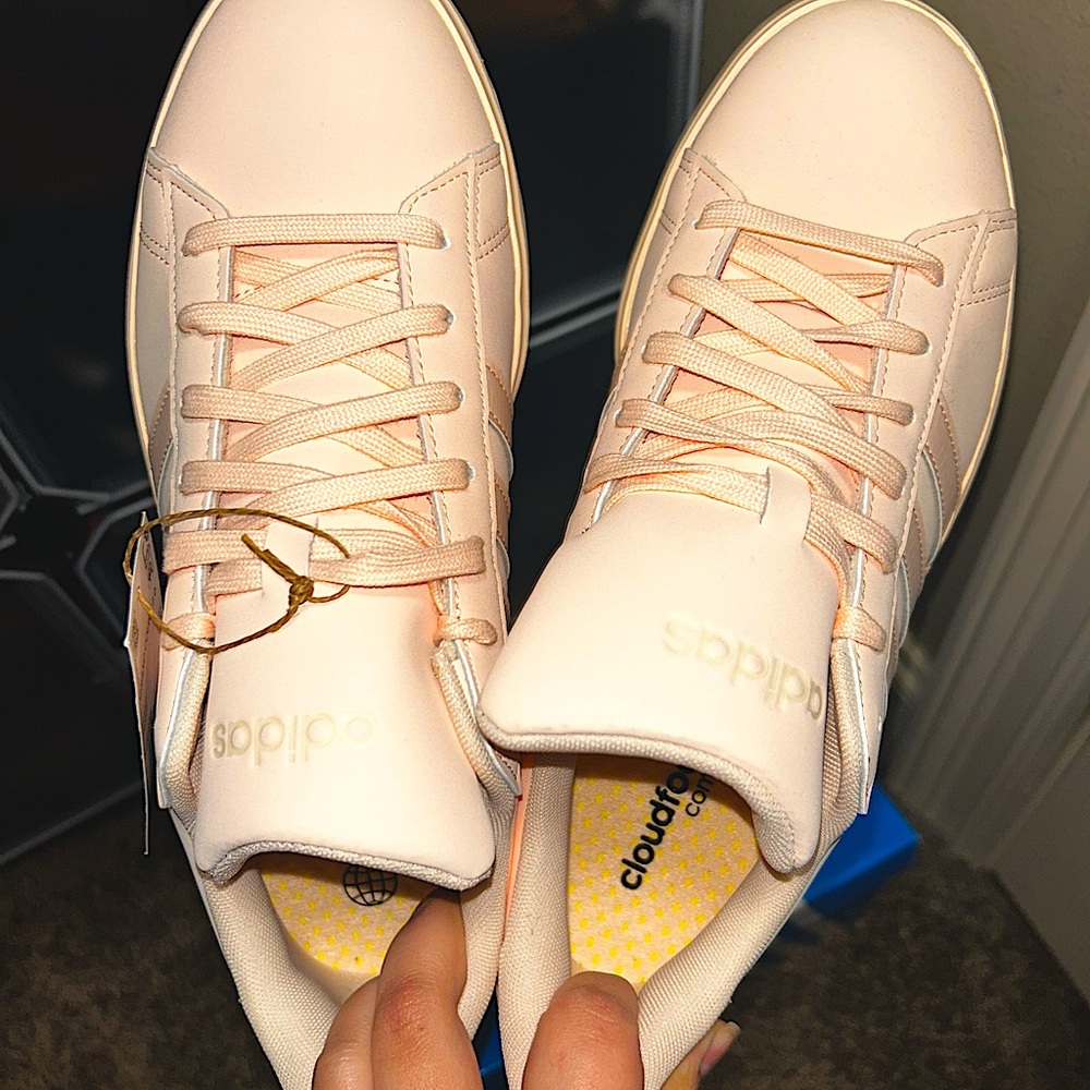 Selling this brand new adidas’s Grand Court. They don’t fit me 🥲
